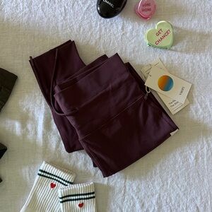 Vuori Daily Leggings Color: Ruby Size M NWT